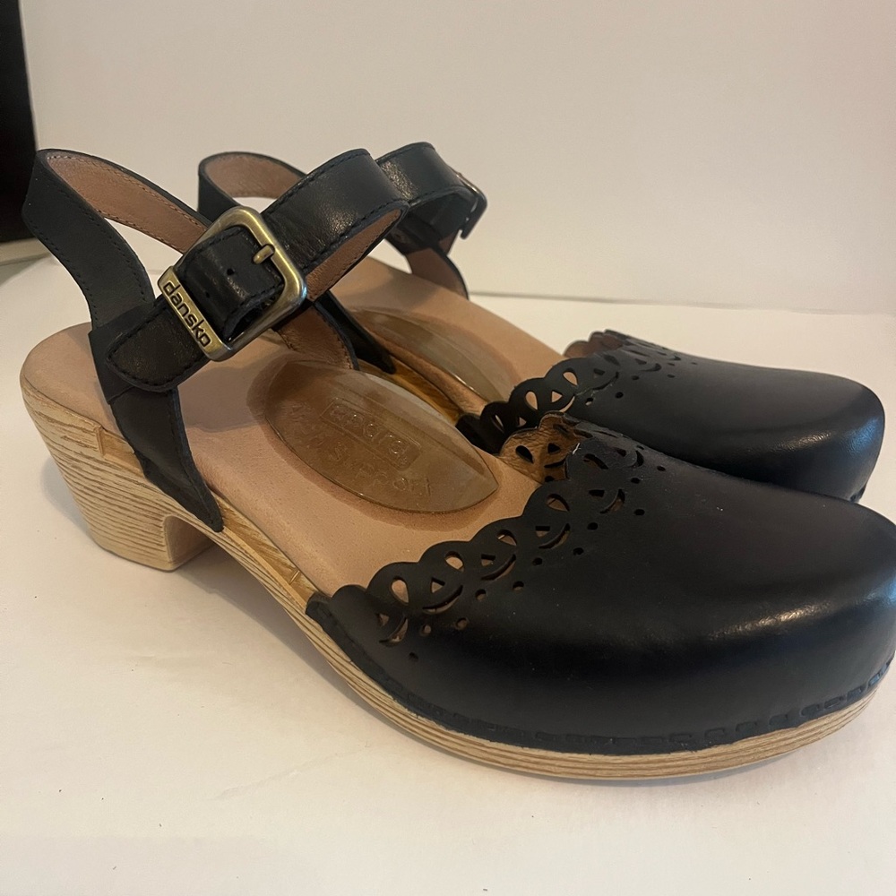 Dansko Black Eyelet Clogs Sz 38